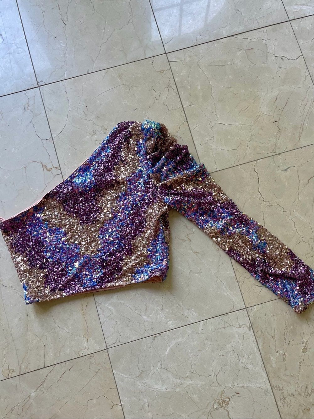Saylor Sequin One-Shoulder Top - Picture 3 of 6